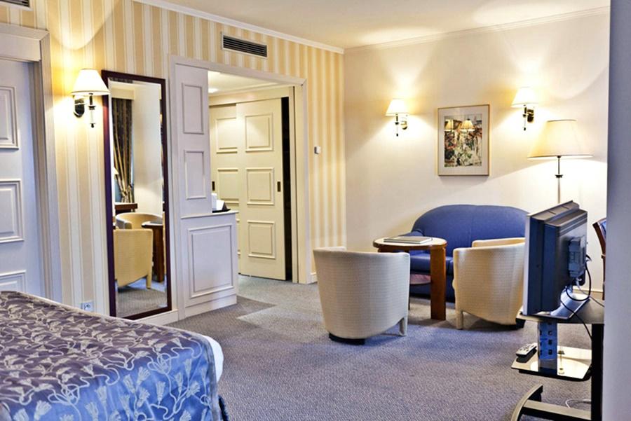 Hotel Le Chatelain Brussels Luaran gambar A room at the hotel